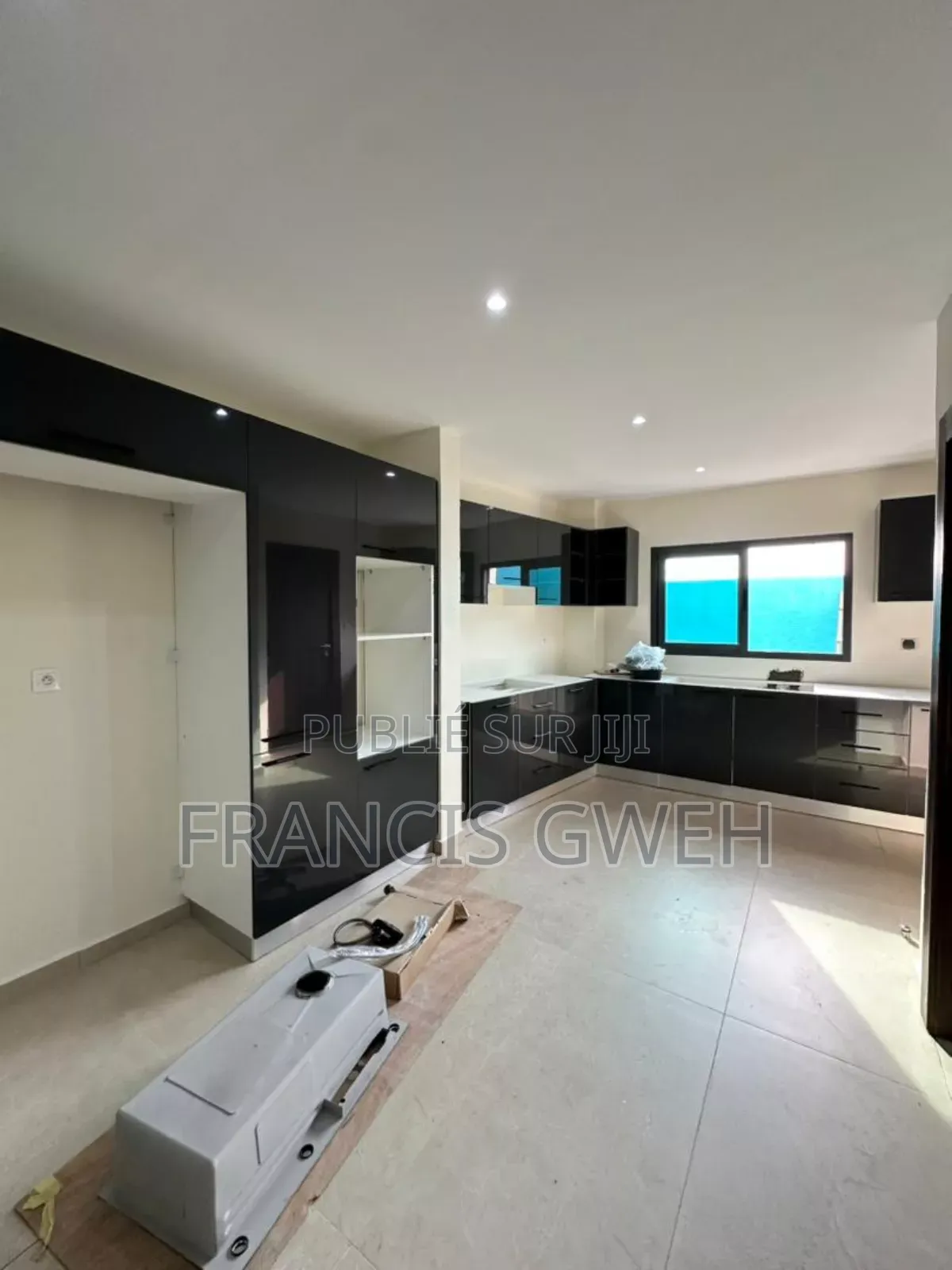 4chbre Duplex dans Francis Gweh, Cocody à Louer