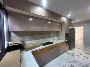 4chbre Duplex dans Francis Gweh, Cocody à Louer