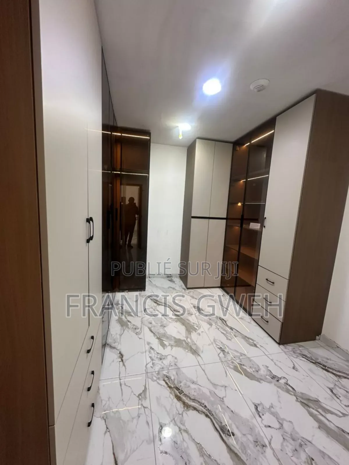 4chbre Duplex dans Francis Gweh, Cocody à Louer