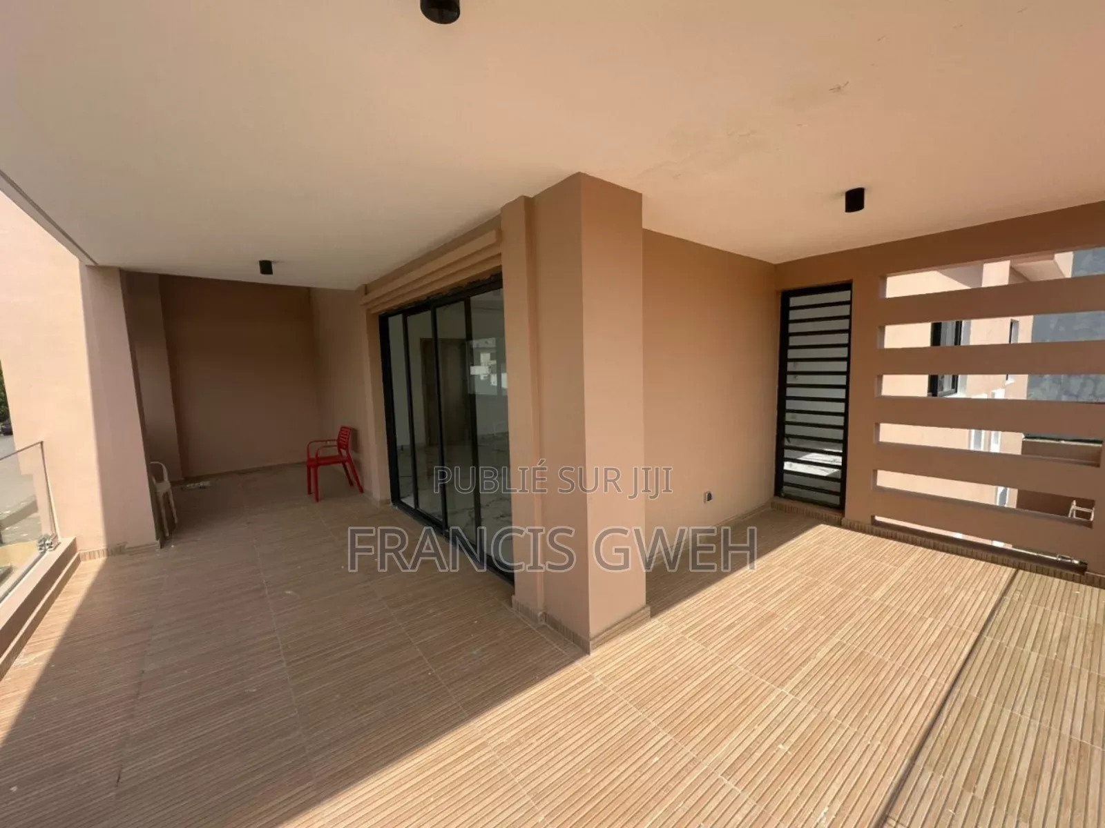 4chbre Duplex dans Francis Gweh, Cocody à Louer