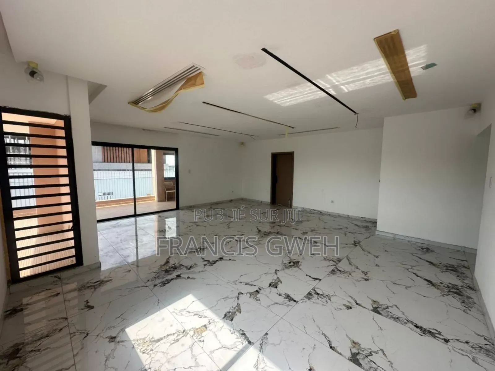 4chbre Duplex dans Francis Gweh, Cocody à Louer