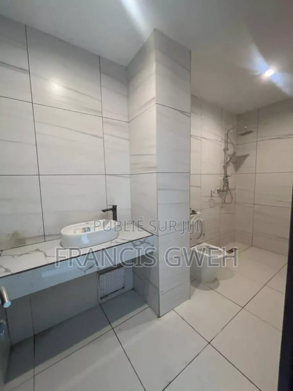 4chbre Duplex dans Francis Gweh, Cocody à Louer