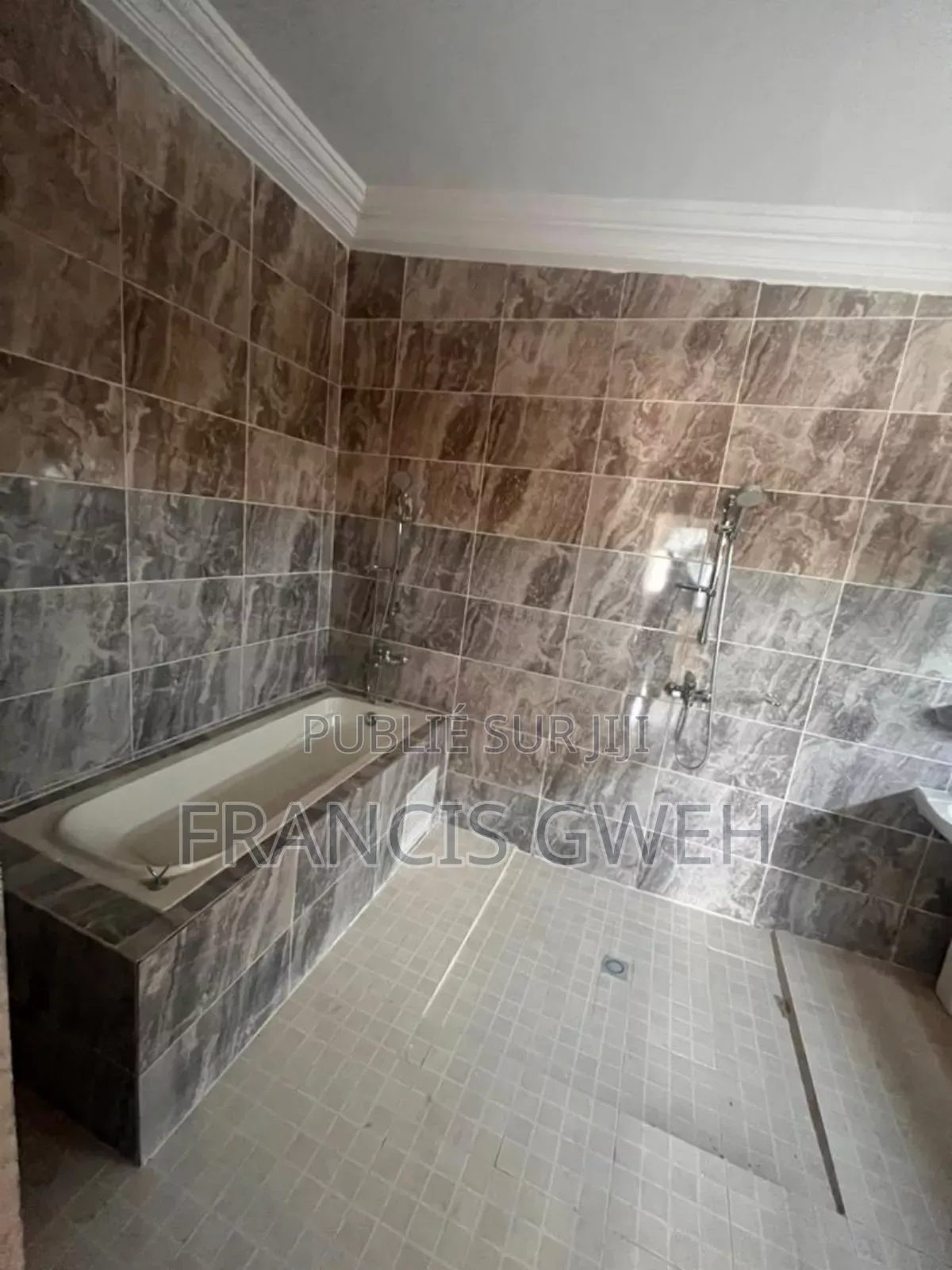 7chbre Duplex dans Francis Gweh, Cocody à Louer