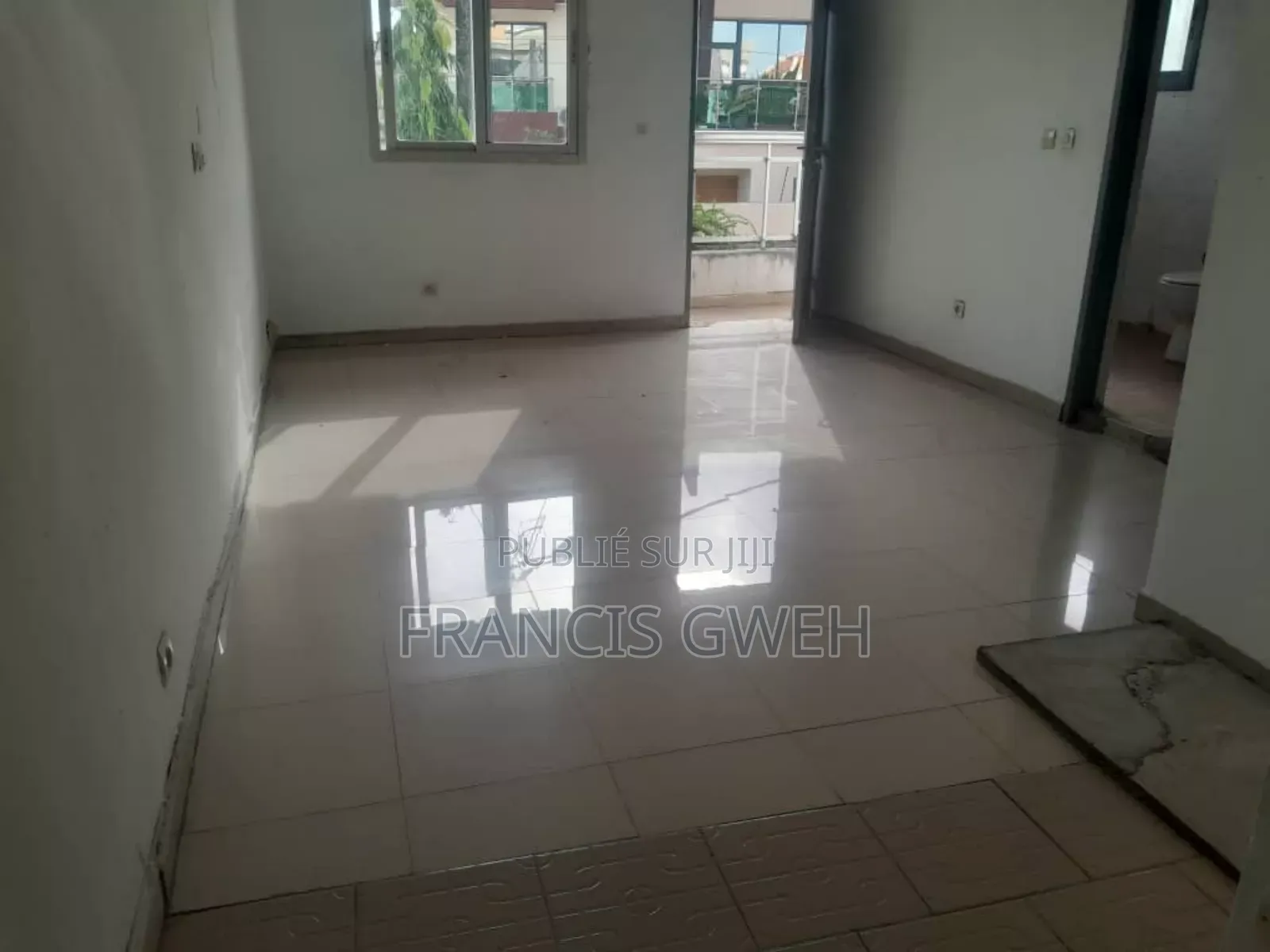 5chbre Duplex dans Francis Gweh, Cocody à Vendre