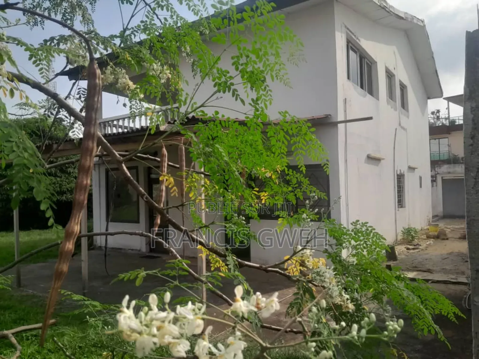 5chbre Duplex dans Francis Gweh, Cocody à Vendre