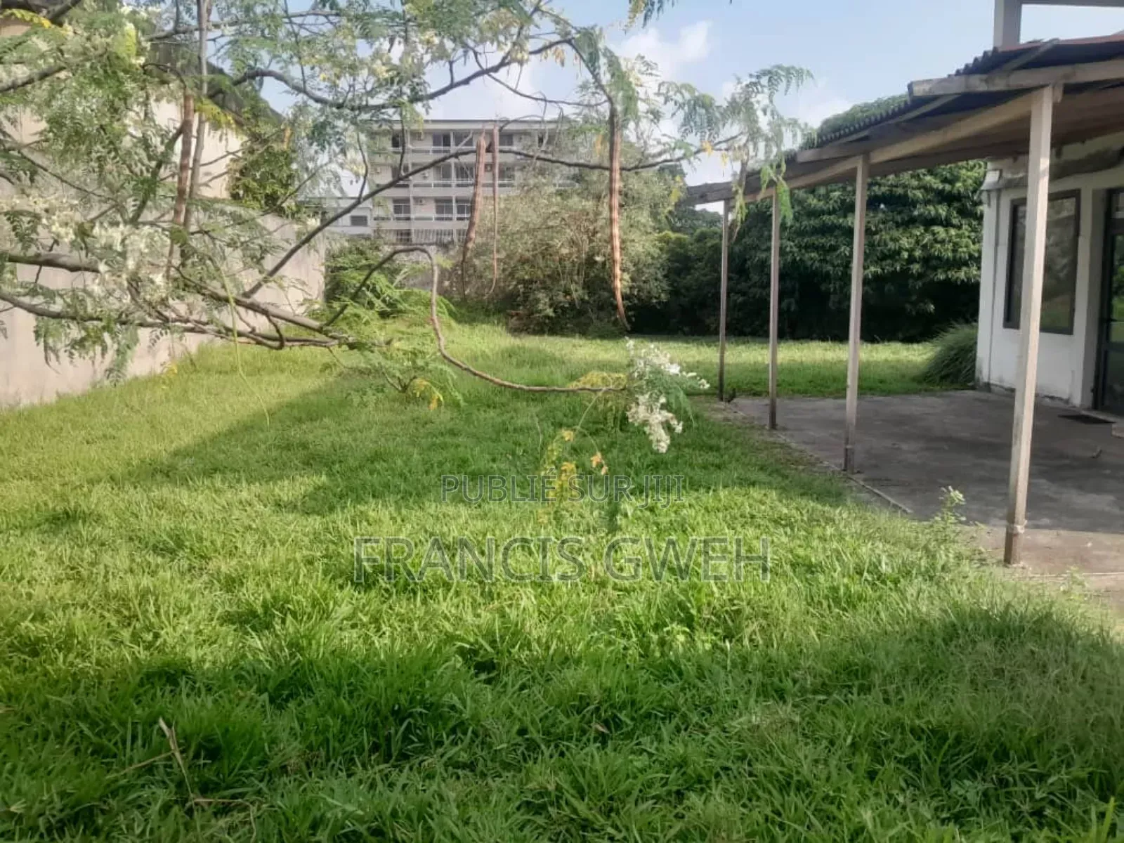 5chbre Duplex dans Francis Gweh, Cocody à Vendre