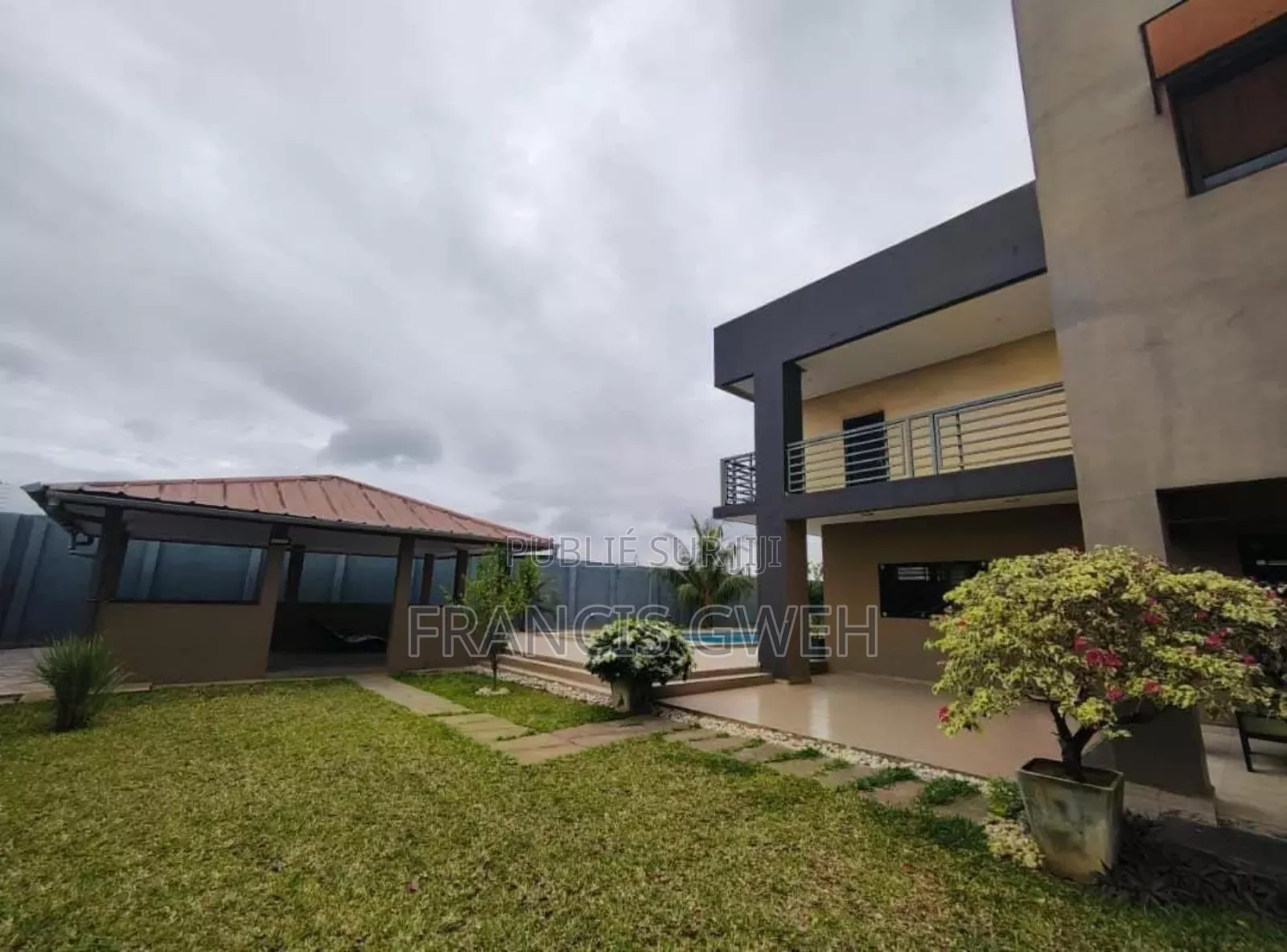 5chbre Duplex dans Francis Gweh, Cocody à Vendre
