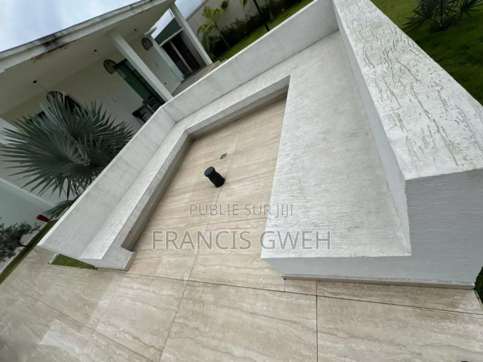 9chbre Duplex dans Francis Gweh, Cocody à Vendre