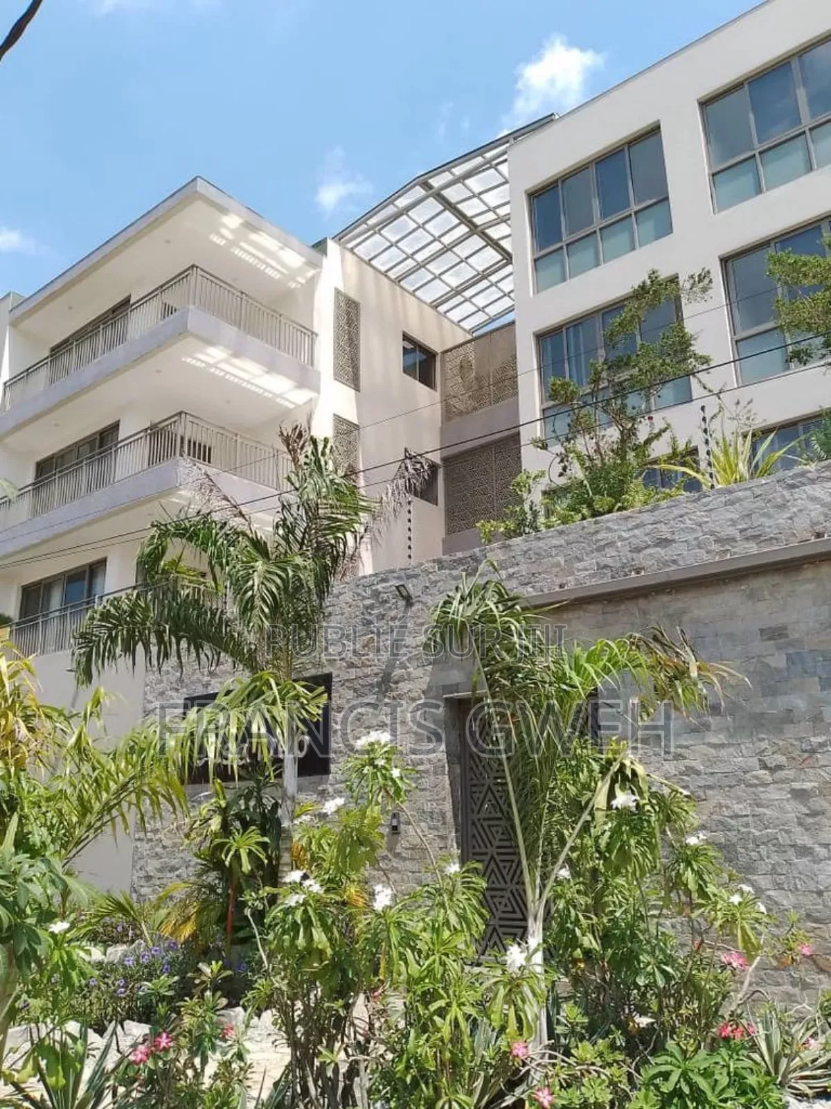 Furnished 3chbre Appartement dans Francis Gweh, Cocody à Louer