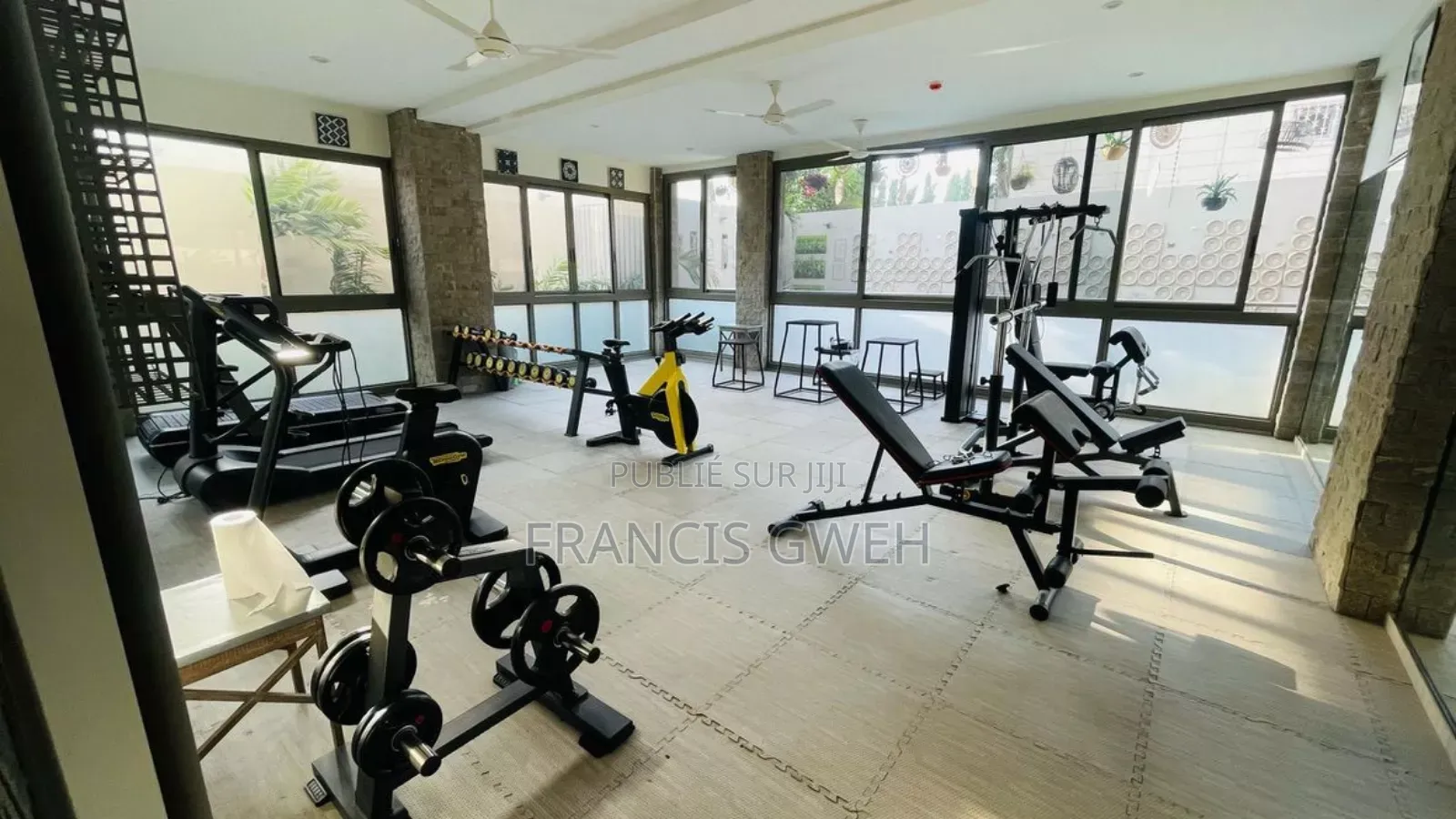 Furnished 3chbre Appartement dans Francis Gweh, Cocody à Louer