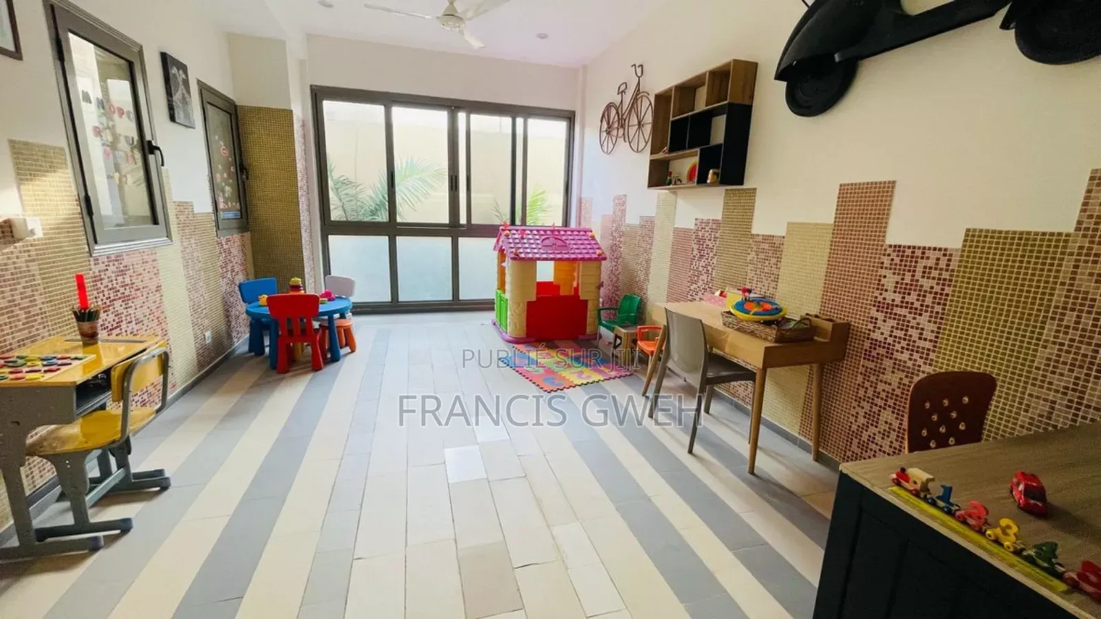 Furnished 3chbre Appartement dans Francis Gweh, Cocody à Louer