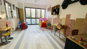 Furnished 3chbre Appartement dans Francis Gweh, Cocody à Louer