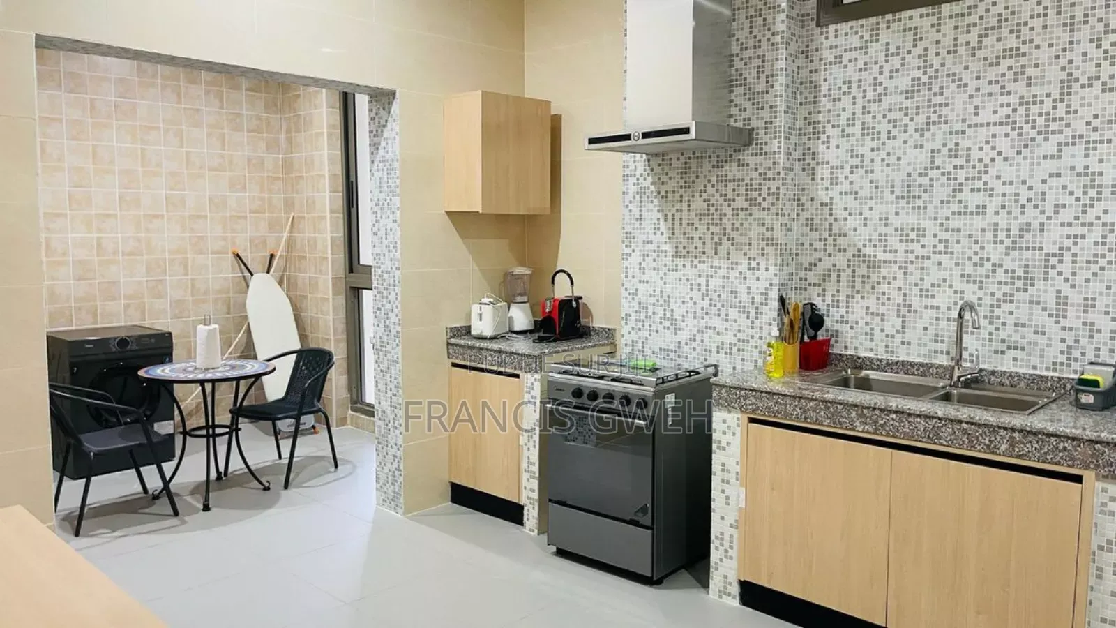 Furnished 3chbre Appartement dans Francis Gweh, Cocody à Louer