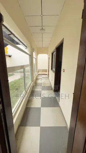 4chbre Duplex dans Francis Gweh, Cocody à Louer