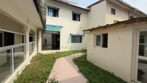 4chbre Duplex dans Francis Gweh, Cocody à Louer
