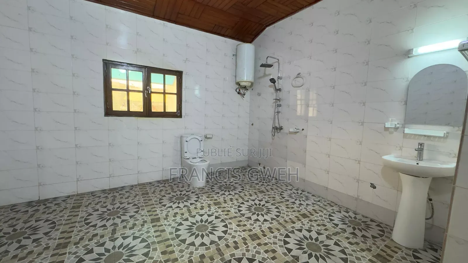 4chbre Duplex dans Francis Gweh, Cocody à Louer