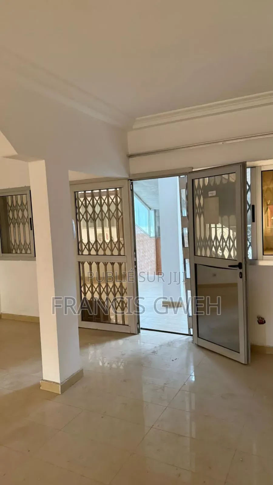 4chbre Duplex dans Francis Gweh, Cocody à Louer