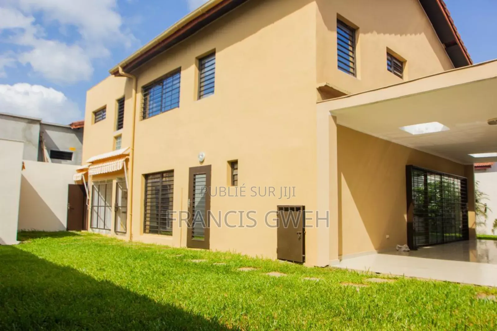 4chbre Duplex dans Francis Gweh, Cocody à Louer