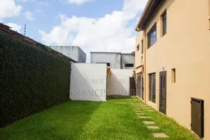 4chbre Duplex dans Francis Gweh, Cocody à Louer