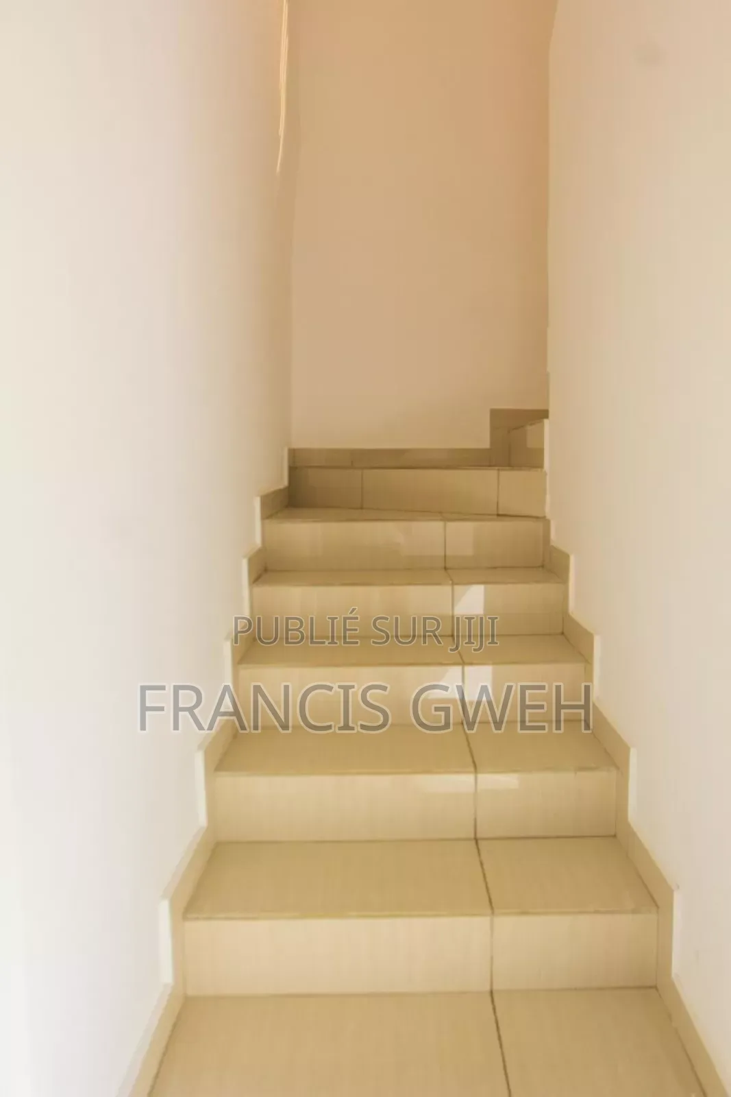 4chbre Duplex dans Francis Gweh, Cocody à Louer