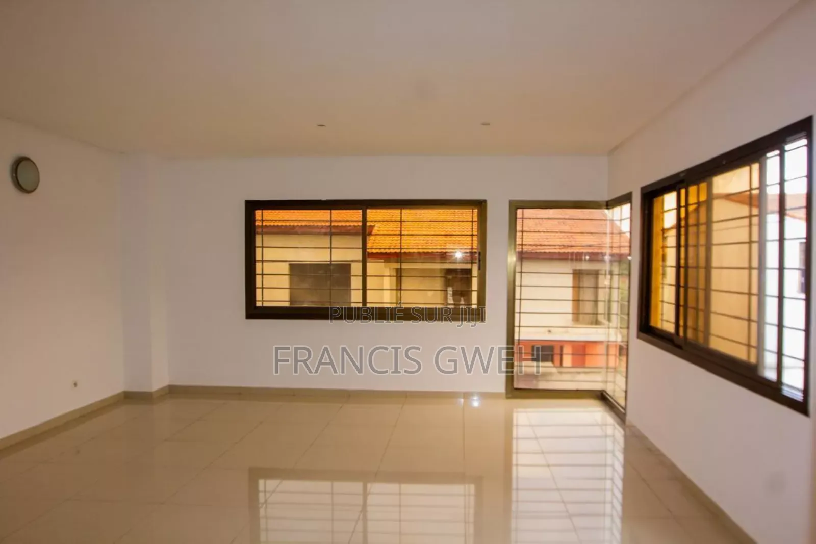 4chbre Duplex dans Francis Gweh, Cocody à Louer