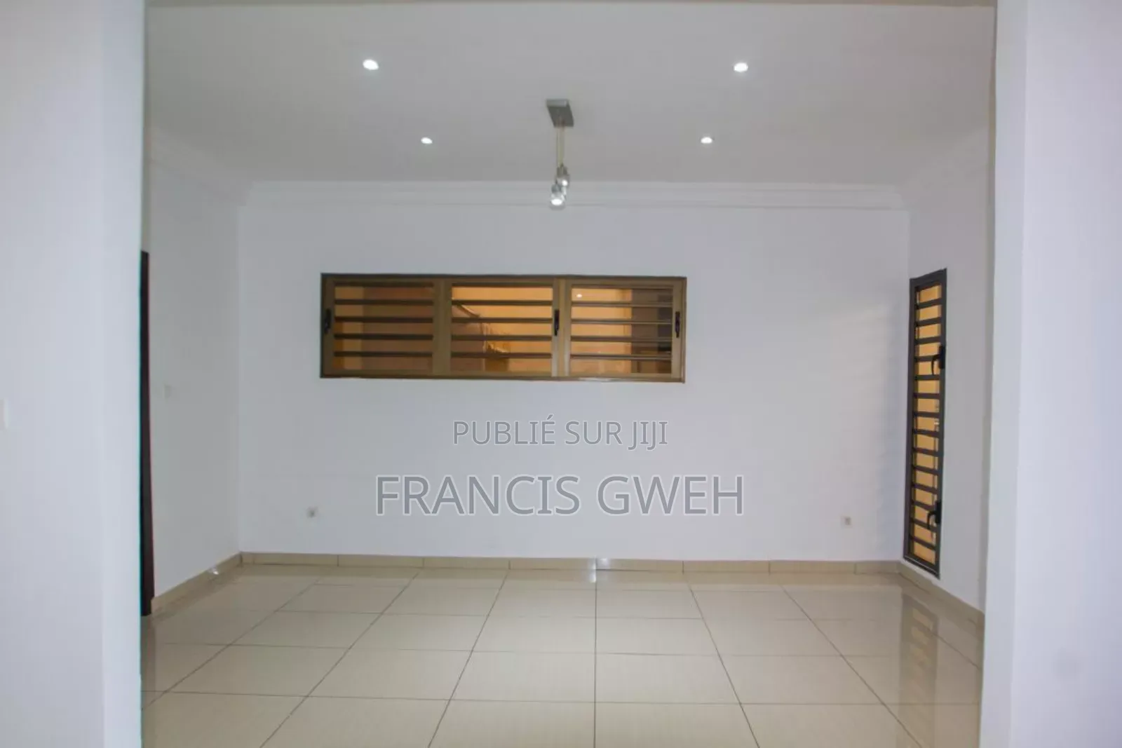 4chbre Duplex dans Francis Gweh, Cocody à Louer