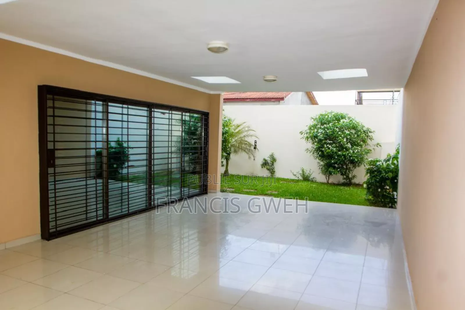 4chbre Duplex dans Francis Gweh, Cocody à Louer