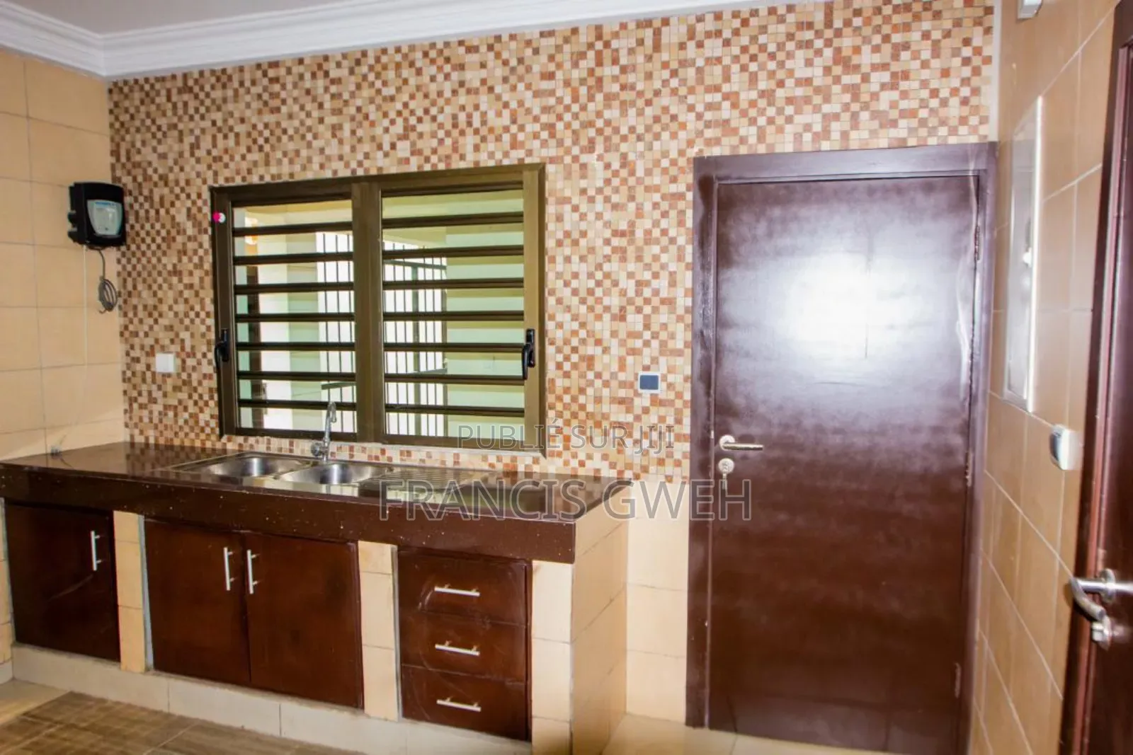 4chbre Duplex dans Francis Gweh, Cocody à Louer