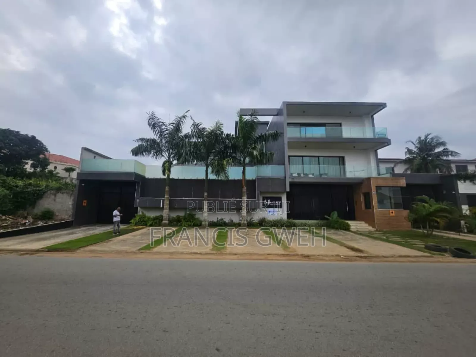 3chbre Appartement dans Francis Gweh, Cocody à Louer