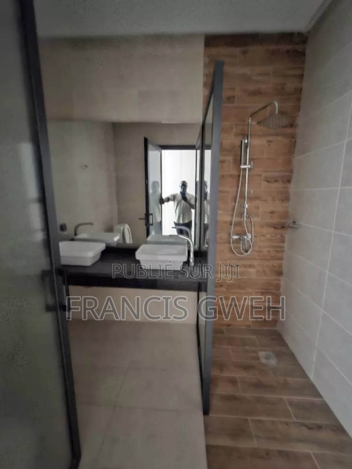 3chbre Appartement dans Francis Gweh, Cocody à Louer