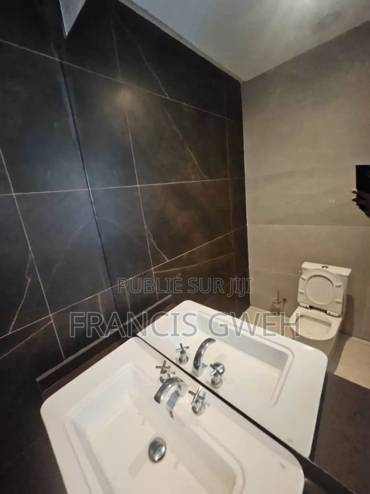 3chbre Appartement dans Francis Gweh, Cocody à Louer