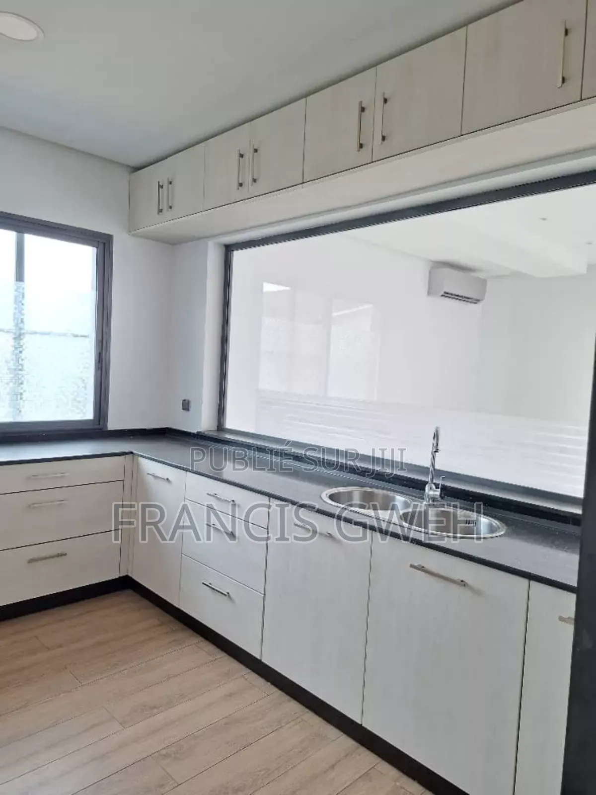 3chbre Appartement dans Francis Gweh, Cocody à Louer
