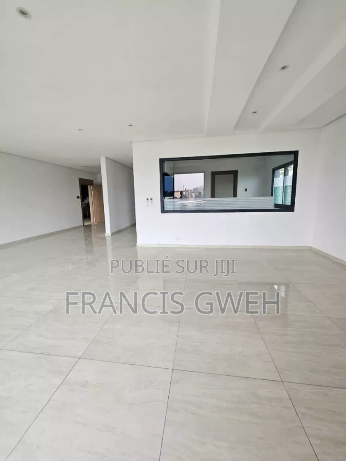 3chbre Appartement dans Francis Gweh, Cocody à Louer