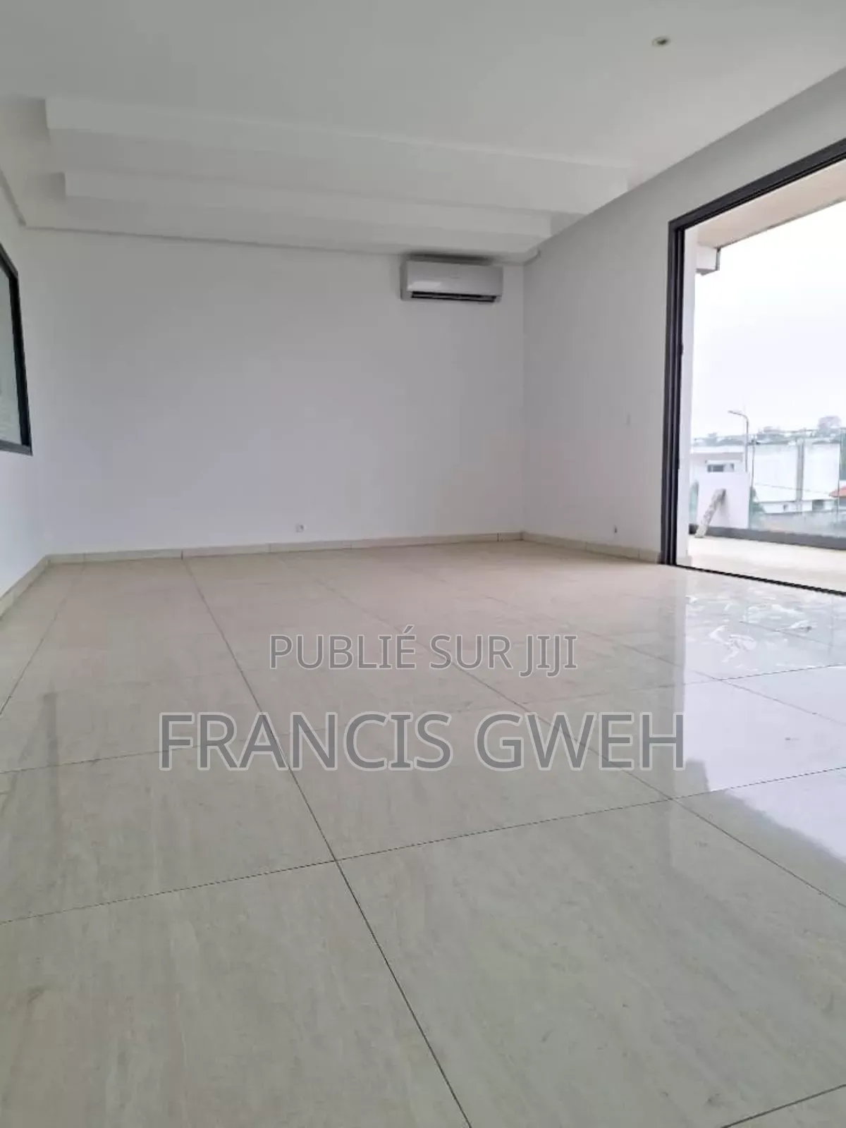 3chbre Appartement dans Francis Gweh, Cocody à Louer