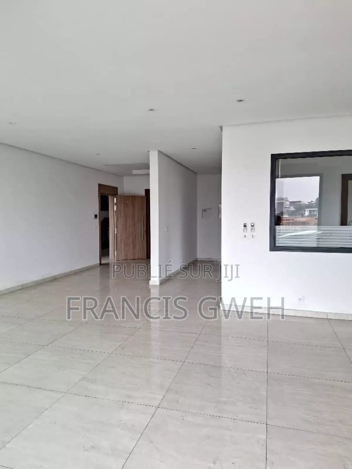 3chbre Appartement dans Francis Gweh, Cocody à Louer