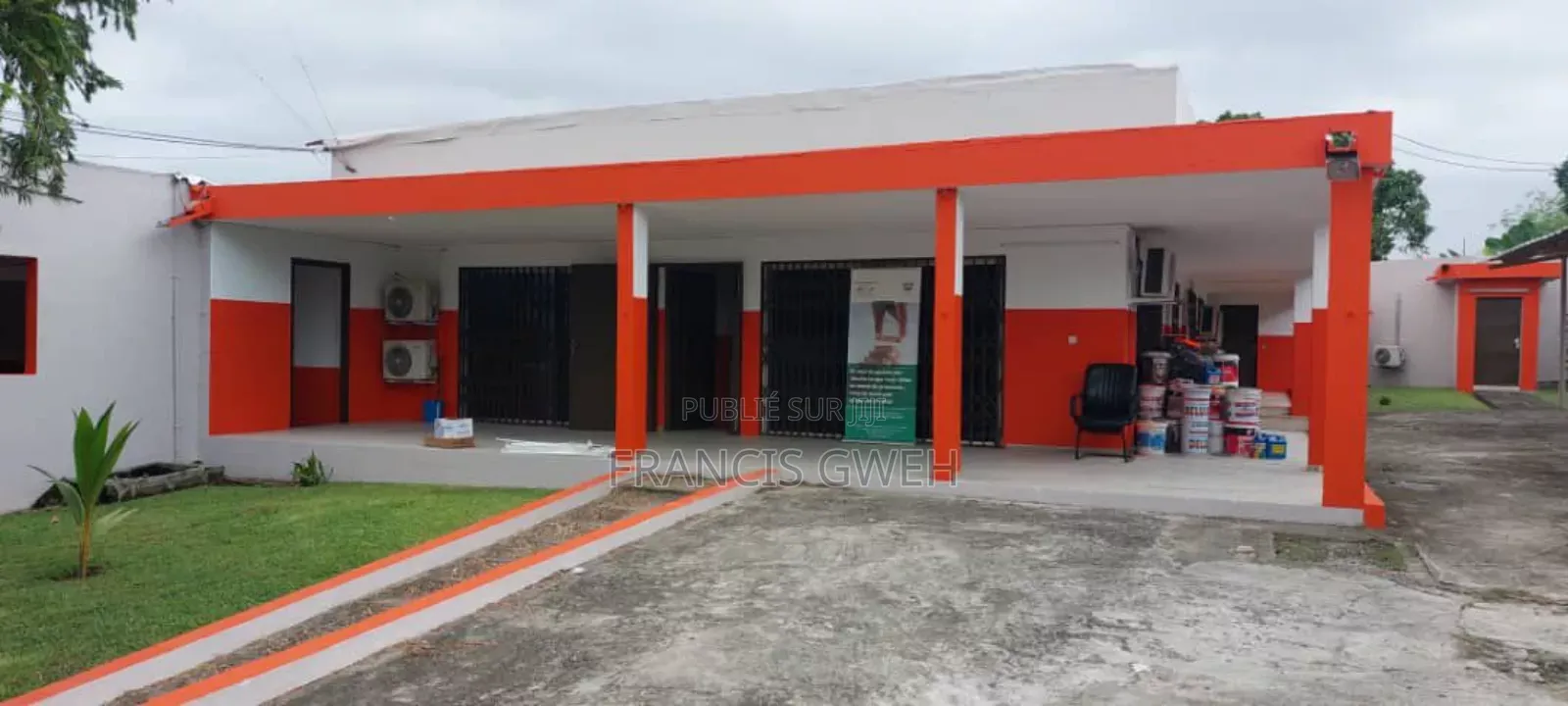 16chbre Villa dans Francis Gweh, Cocody à Louer