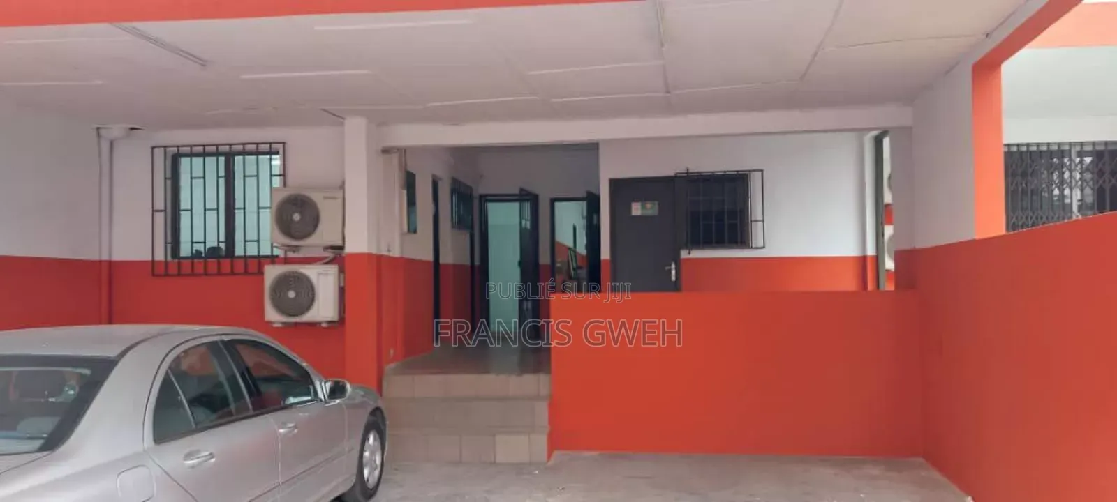 16chbre Villa dans Francis Gweh, Cocody à Louer