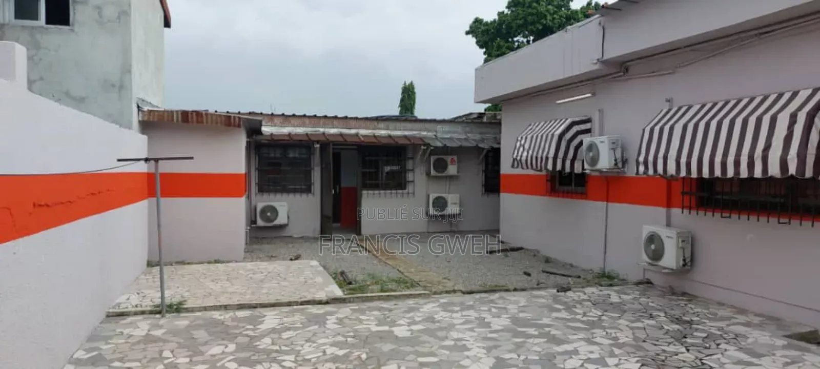 16chbre Villa dans Francis Gweh, Cocody à Louer