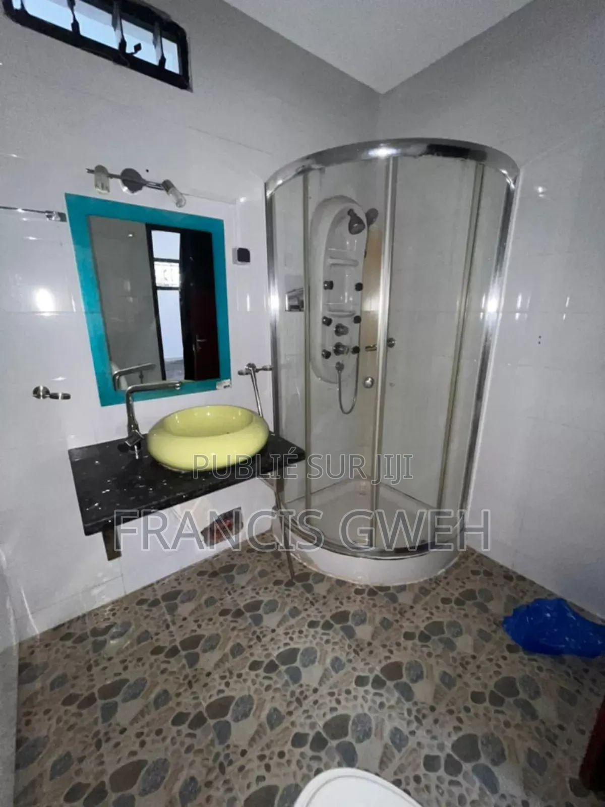 4chbre Duplex dans Francis Gweh, Cocody à Louer