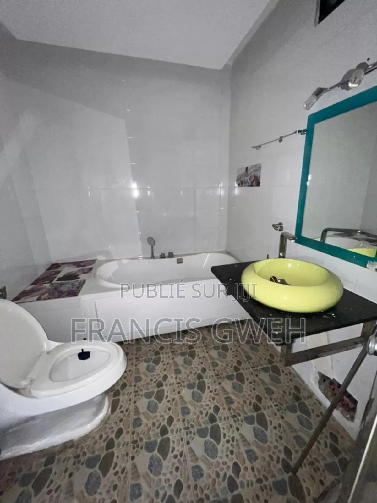 4chbre Duplex dans Francis Gweh, Cocody à Louer