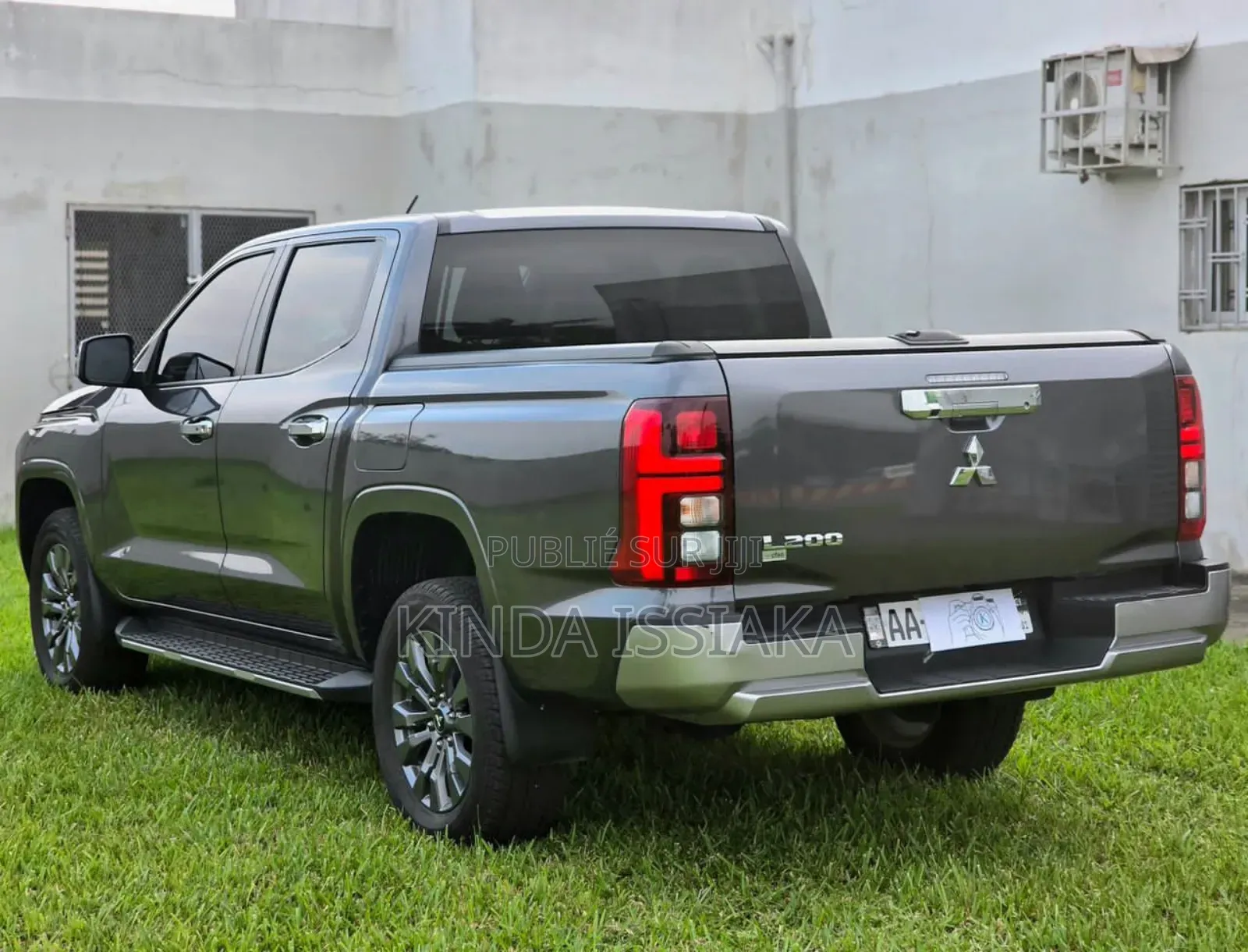 Mitsubishi L200 2025 Gris