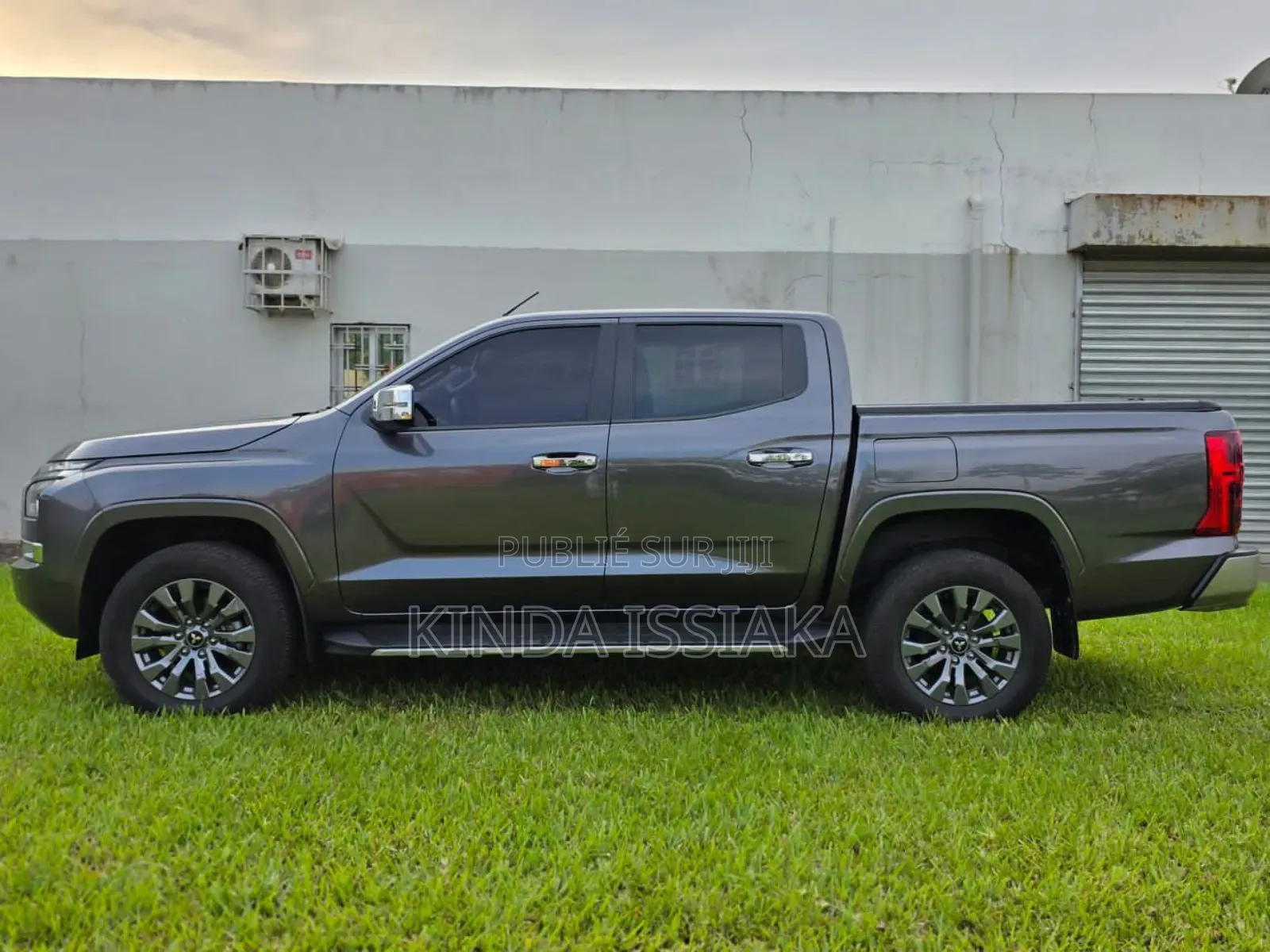 Mitsubishi L200 2025 Gris