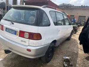 Toyota Picnic 1999 Beige