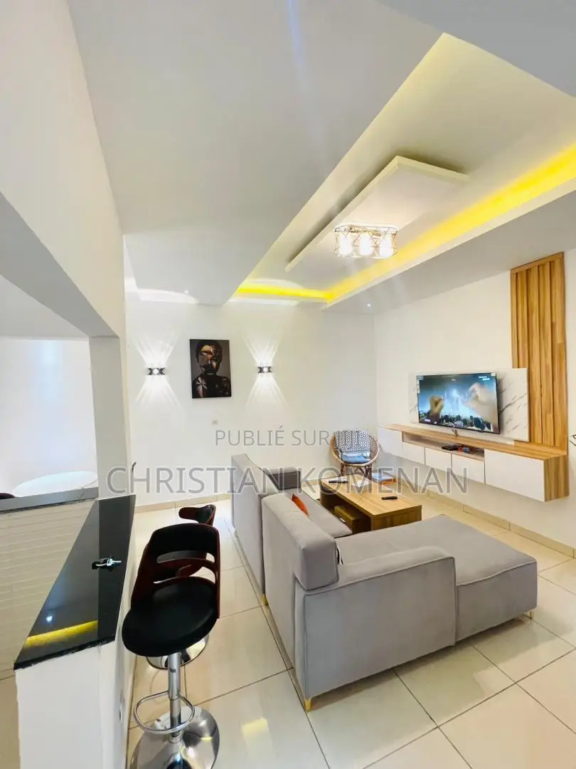 Magnifique 2 Pièces Situé À Angre CGK Au 1er