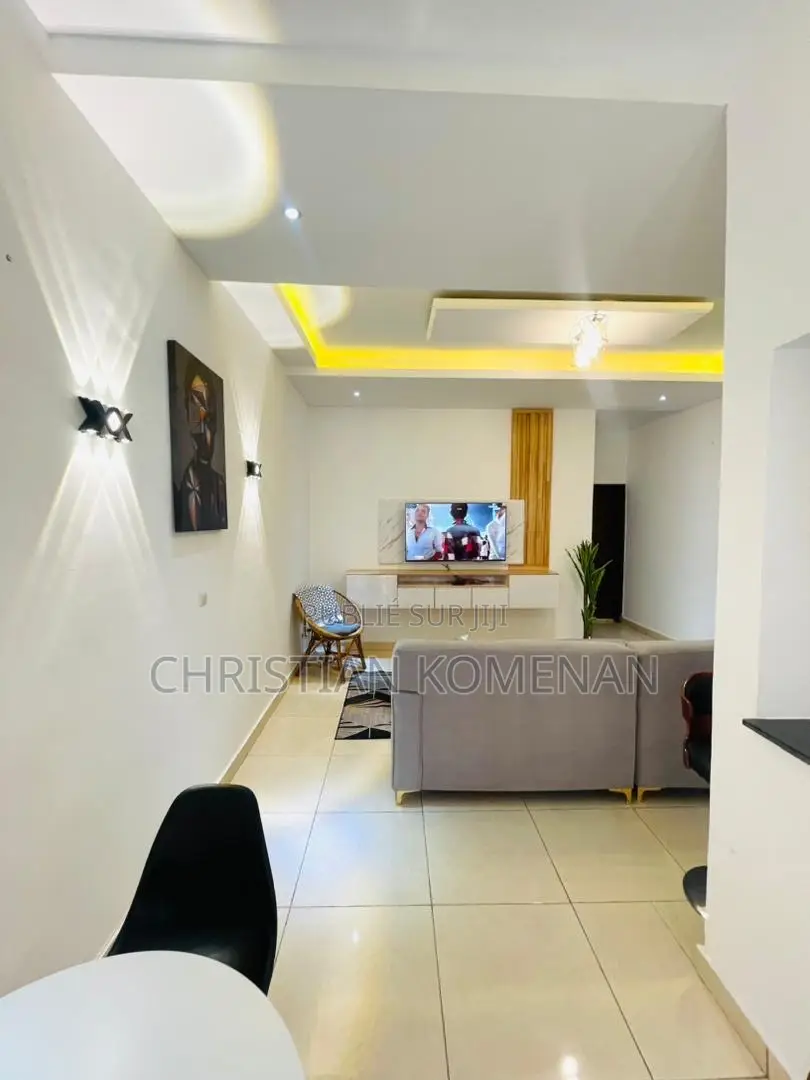 Magnifique 2 Pièces Situé À Angre CGK Au 1er