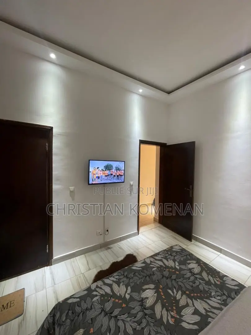 Magnifique 2 Pièces Situé À Angre CGK Au 1er