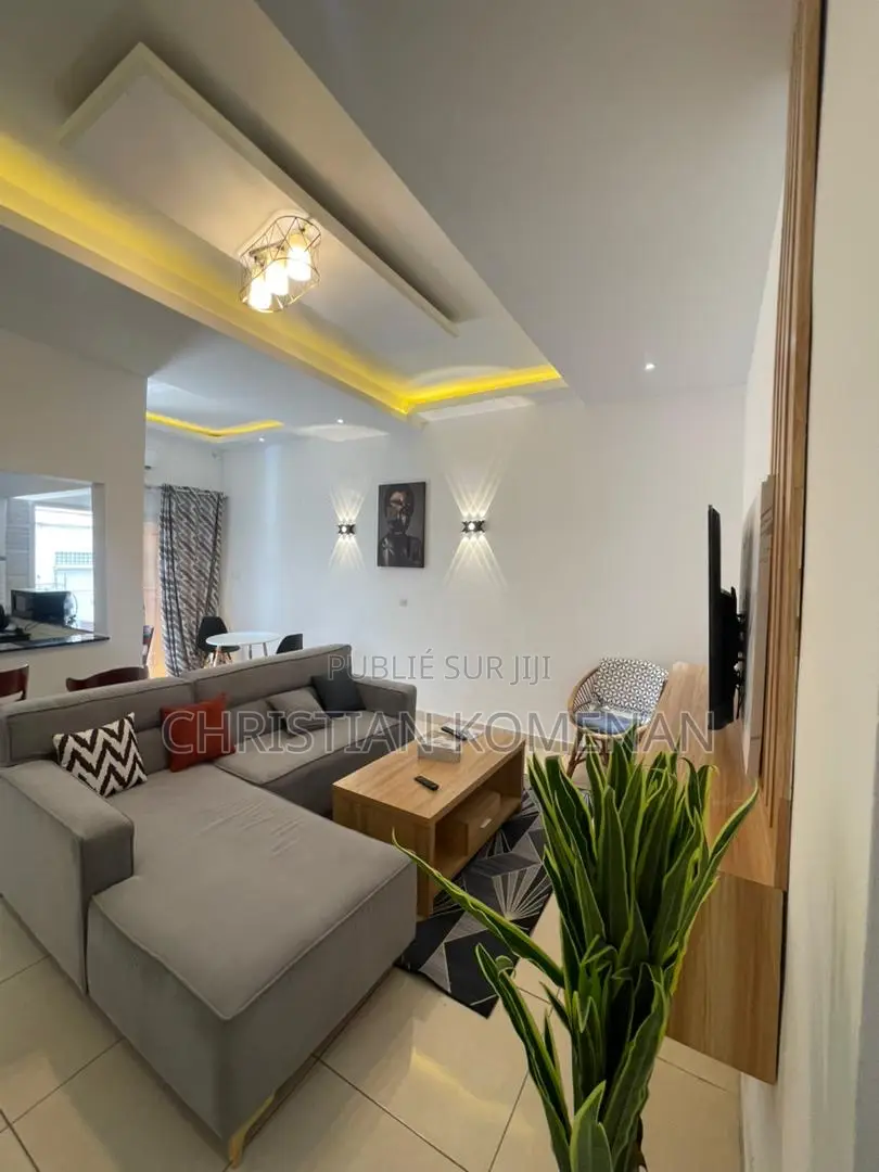 Magnifique 2 Pièces Situé À Angre CGK Au 1er