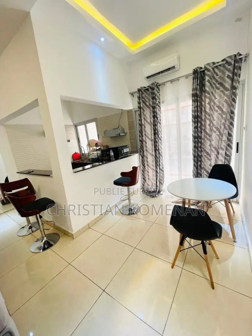 Magnifique 2 Pièces Situé À Angre CGK Au 1er