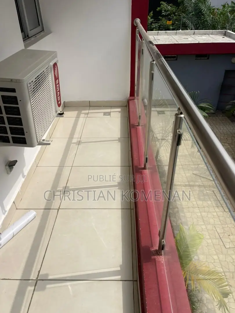 Magnifique 2 Pièces Situé À Angre CGK Au 1er