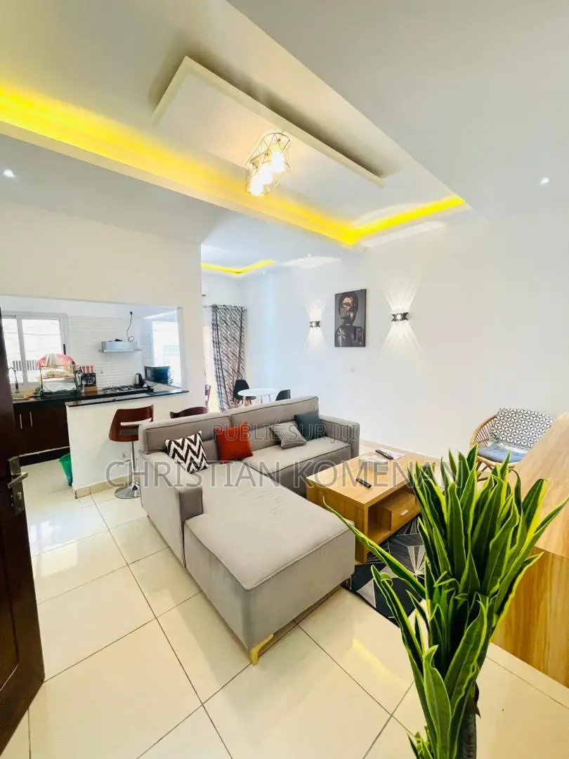 Magnifique 2 Pièces Situé À Angre CGK Au 1er